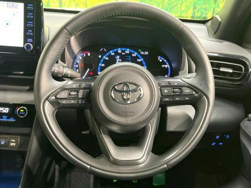 YARIS CROSS