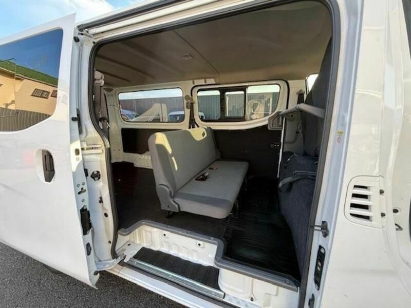 NV350 CARAVAN-10