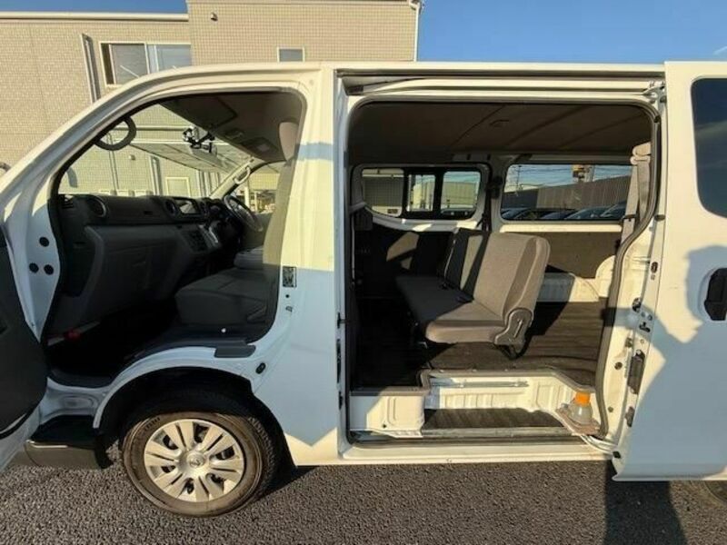NV350 CARAVAN-16