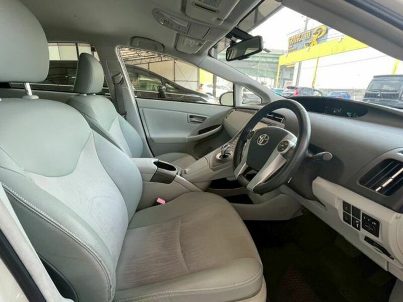 PRIUS PHV