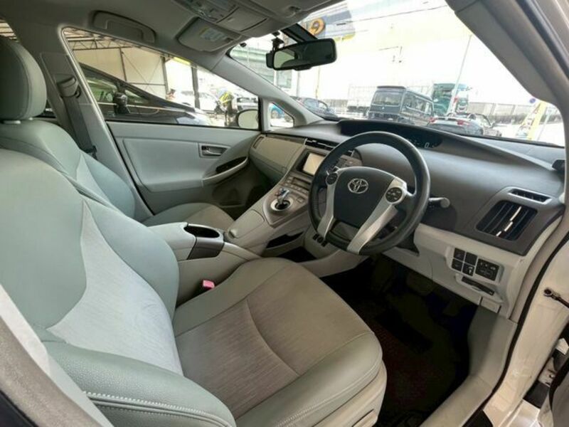 PRIUS PHV
