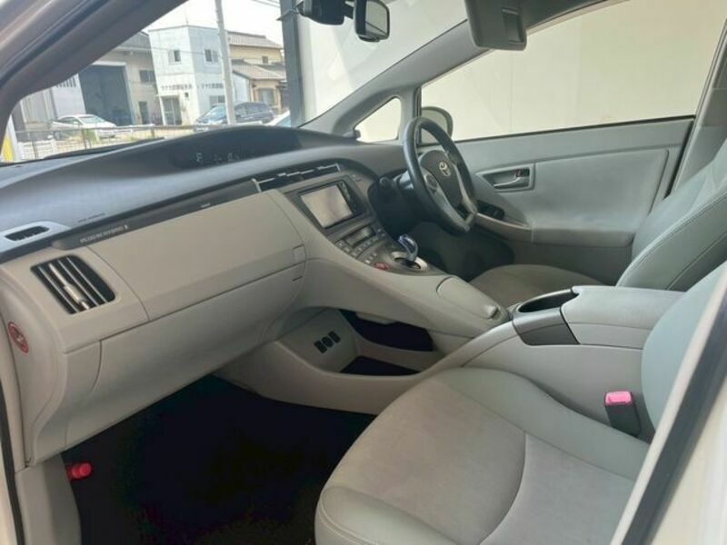 PRIUS PHV