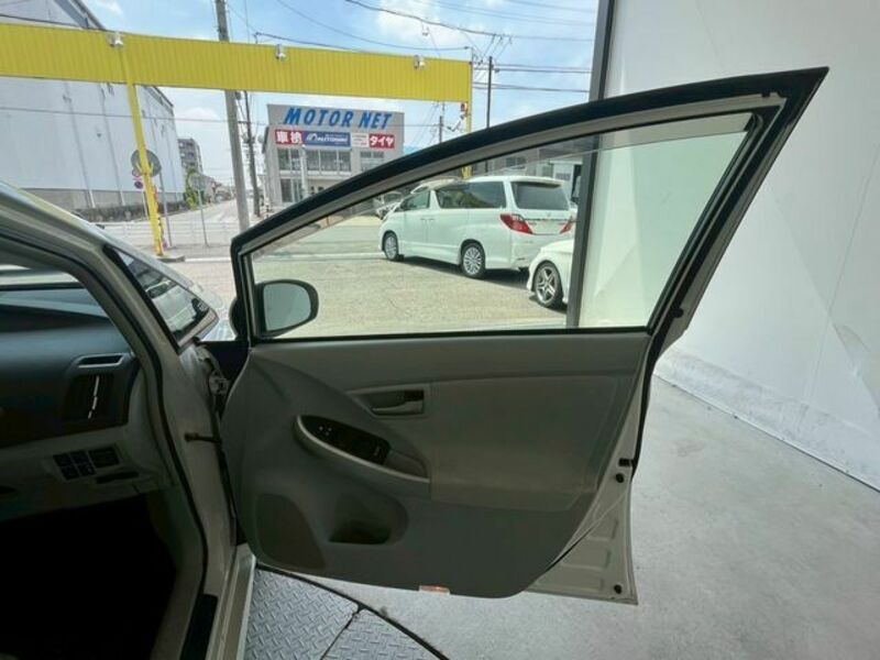 PRIUS PHV