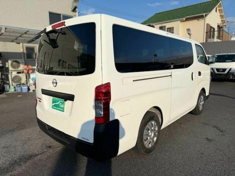 NV350 CARAVAN-1