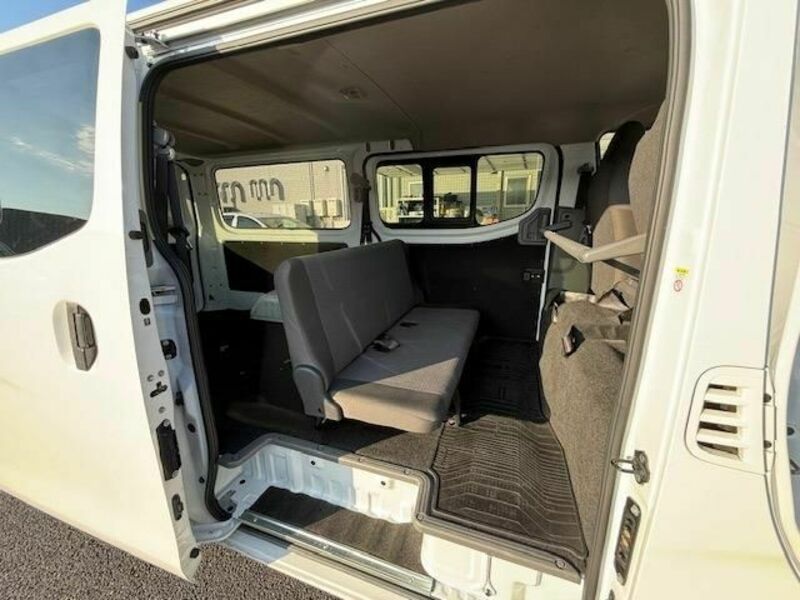 NV350 CARAVAN-10