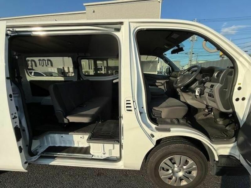 NV350 CARAVAN-11