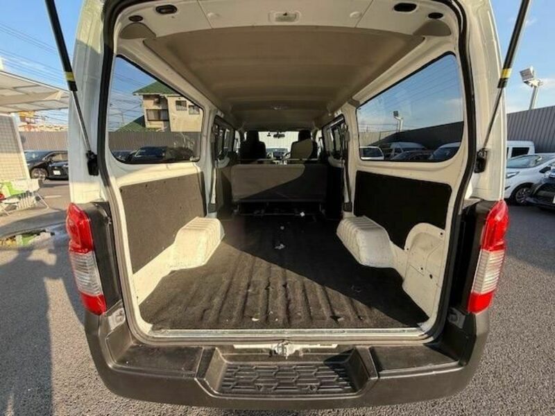 NV350 CARAVAN-19