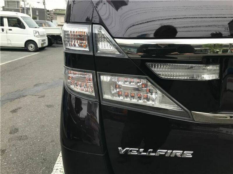 VELLFIRE-12
