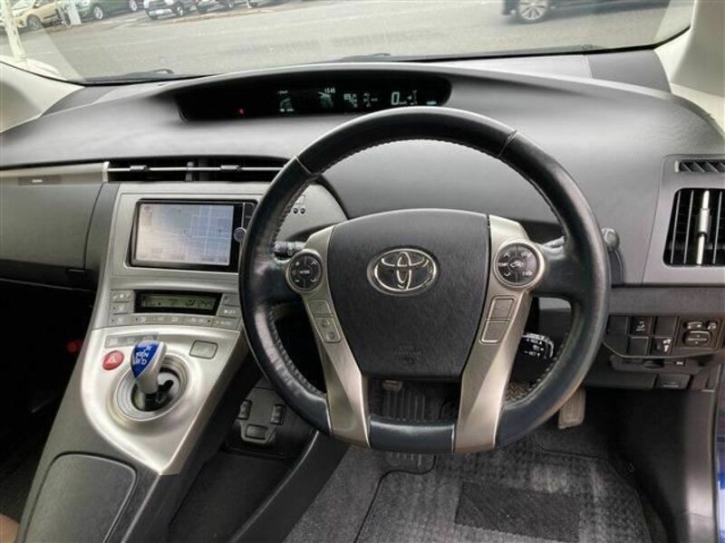 PRIUS PHV