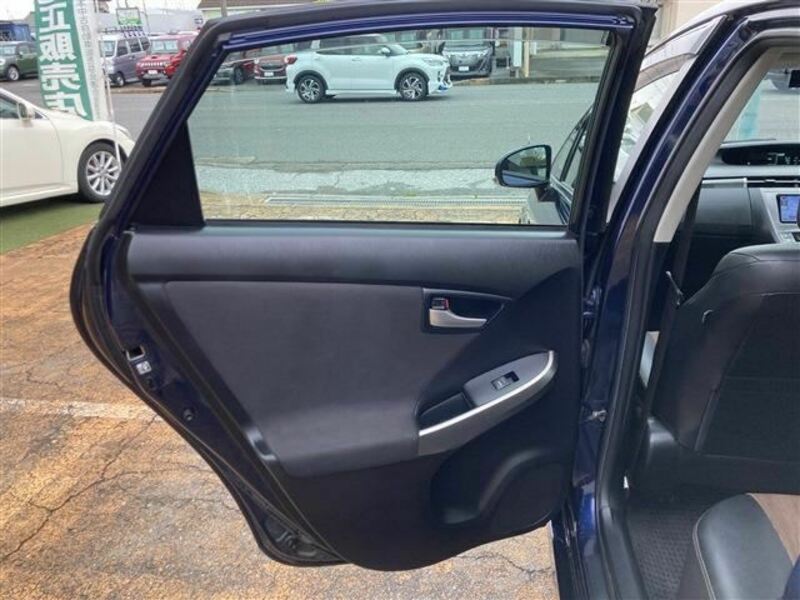 PRIUS PHV