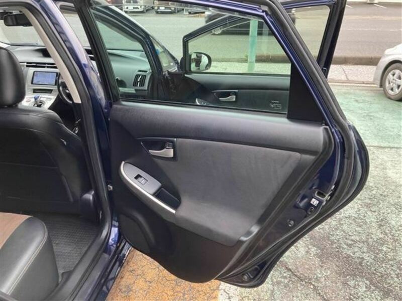 PRIUS PHV