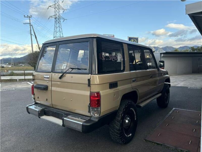 LAND CRUISER PRADO-1