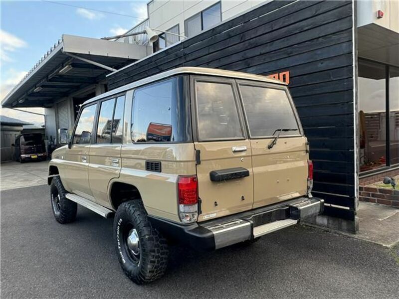 LAND CRUISER PRADO-6
