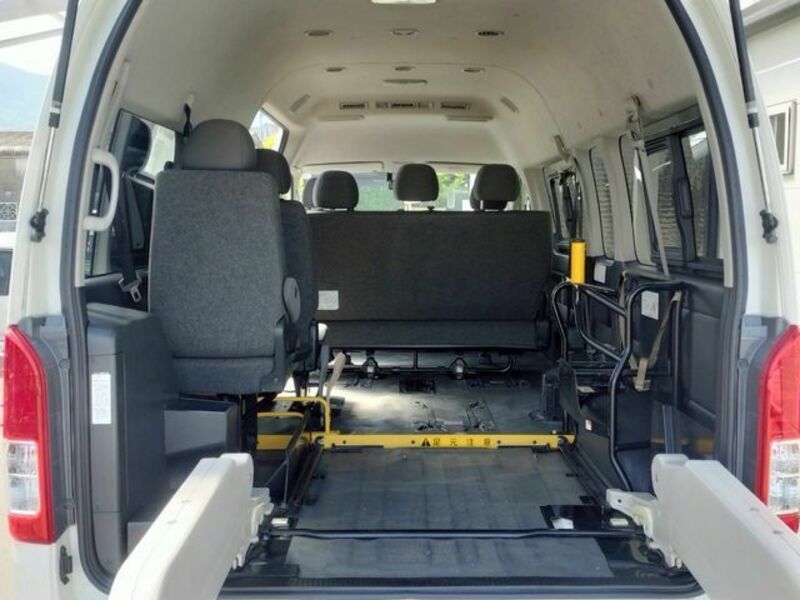HIACE COMMUTER