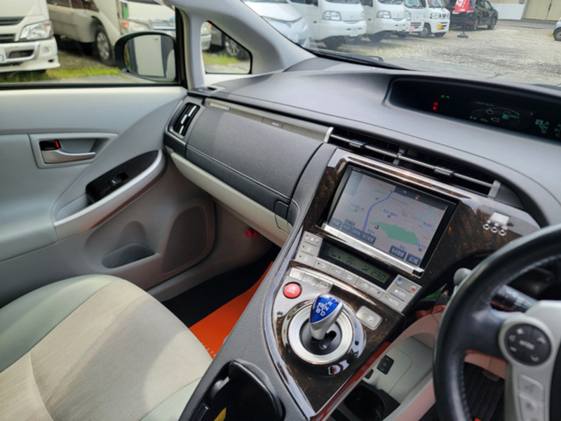 PRIUS PHV