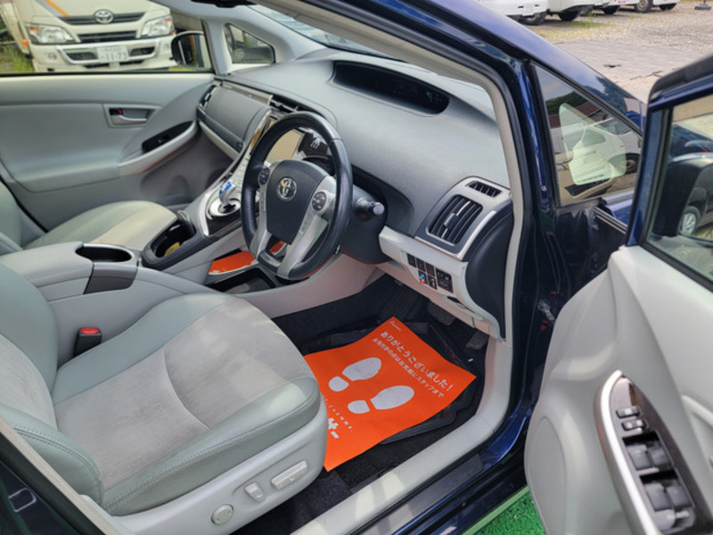 PRIUS PHV