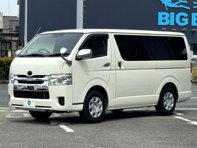 BONGO BRAWNY VAN