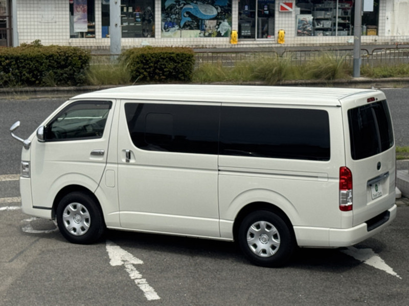 BONGO BRAWNY VAN