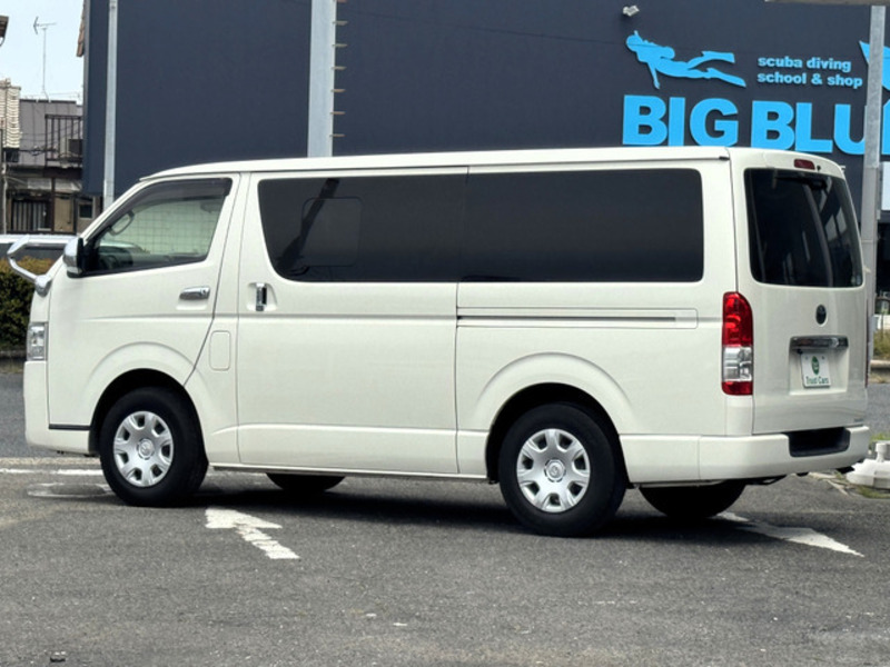 BONGO BRAWNY VAN