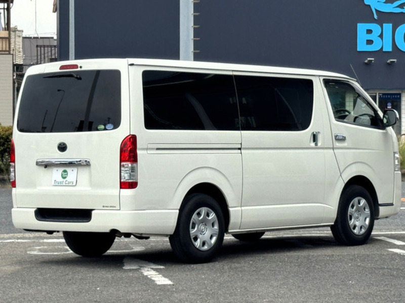 BONGO BRAWNY VAN