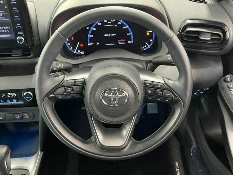 YARIS CROSS