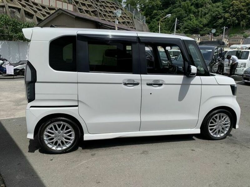 N BOX CUSTOM