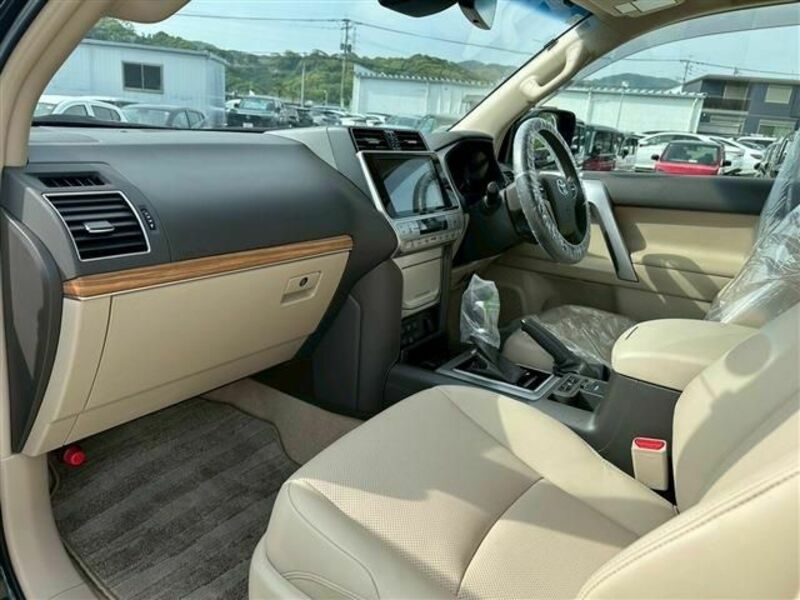 LAND CRUISER PRADO-12