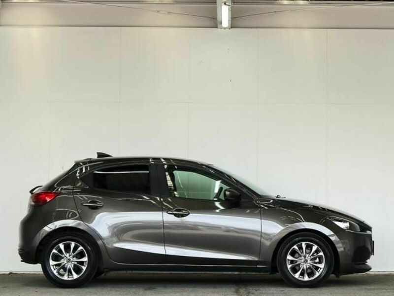 MAZDA2