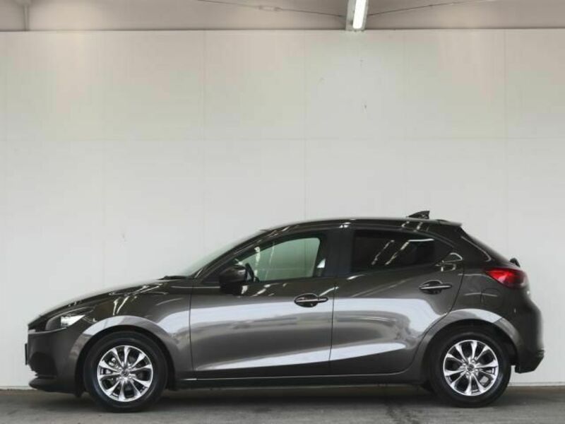 MAZDA2