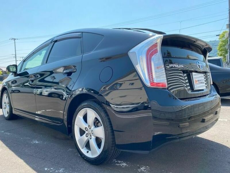 PRIUS-8