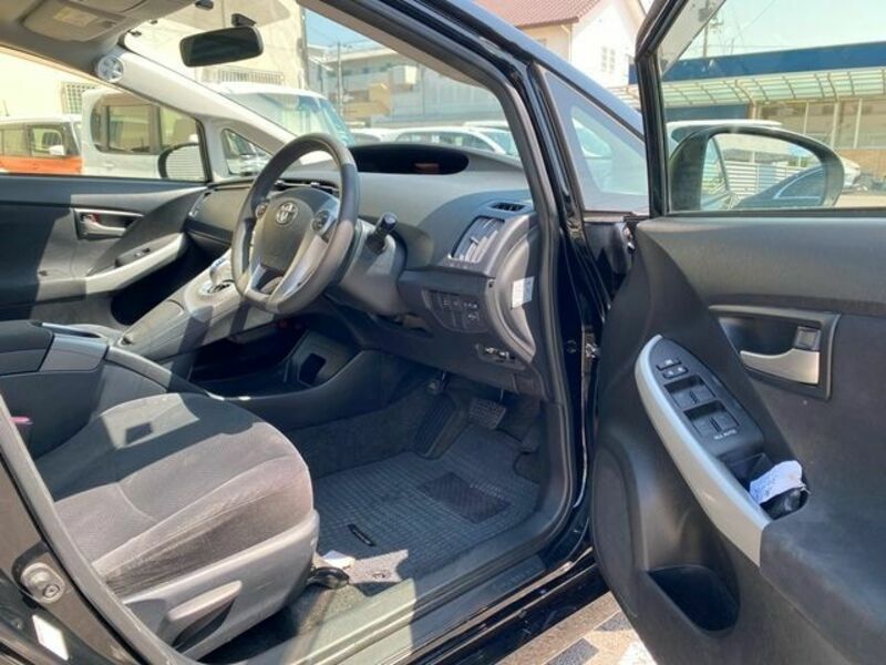 PRIUS-12
