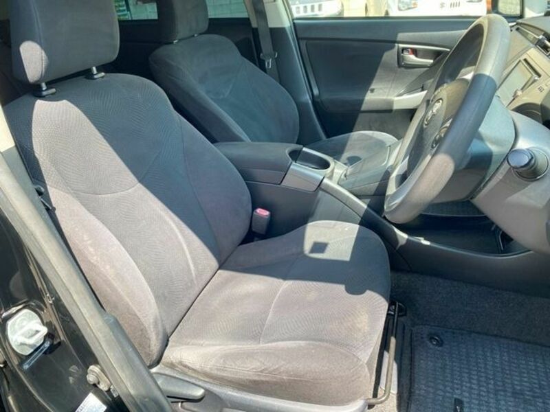 PRIUS-13