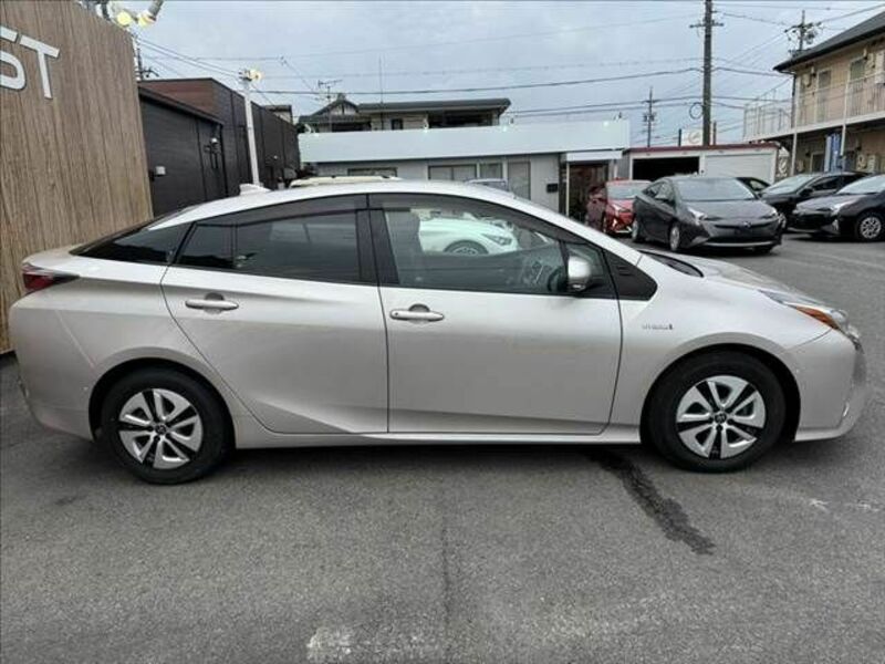 PRIUS-16