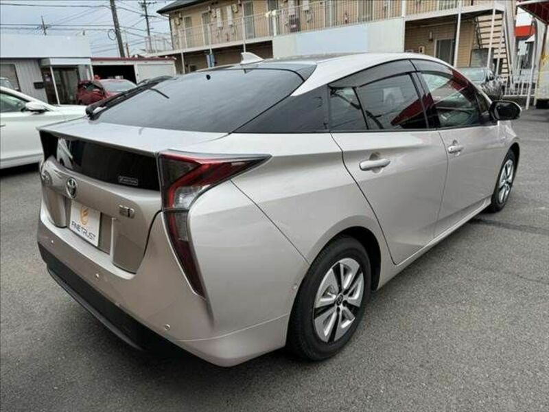 PRIUS-17