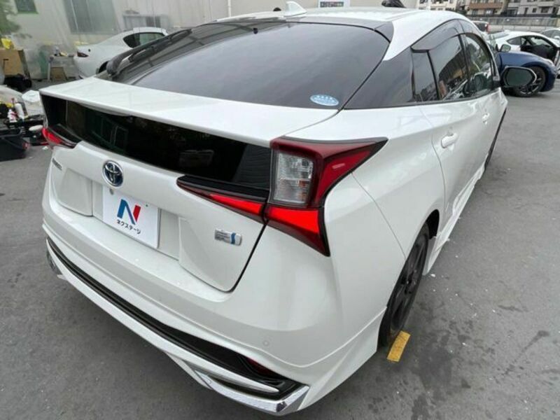 PRIUS-17