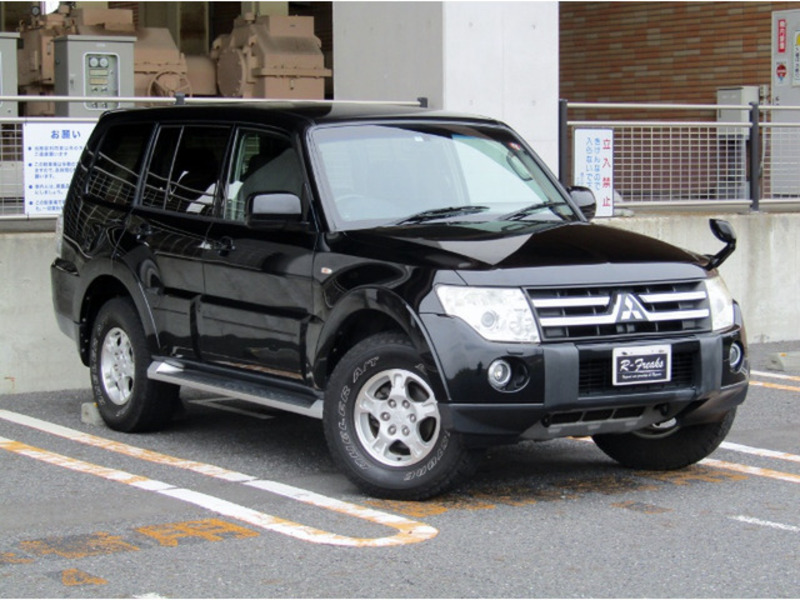 MITSUBISHI PAJERO