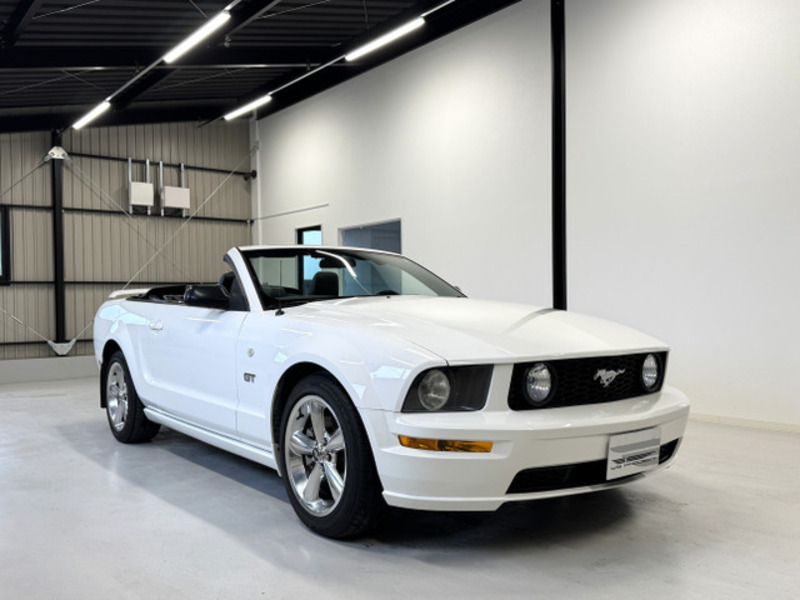 FORD MUSTANG