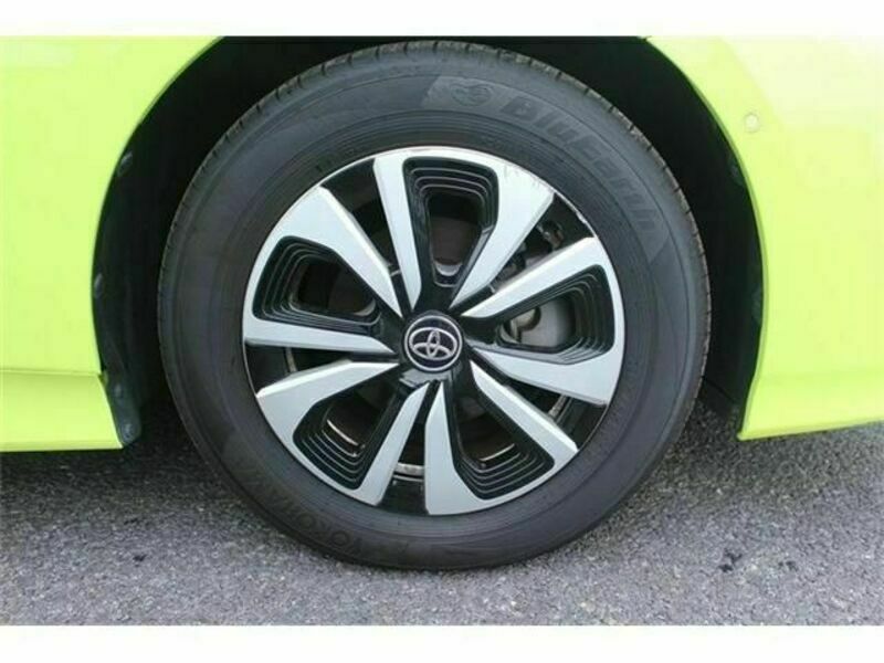 PRIUS PHV