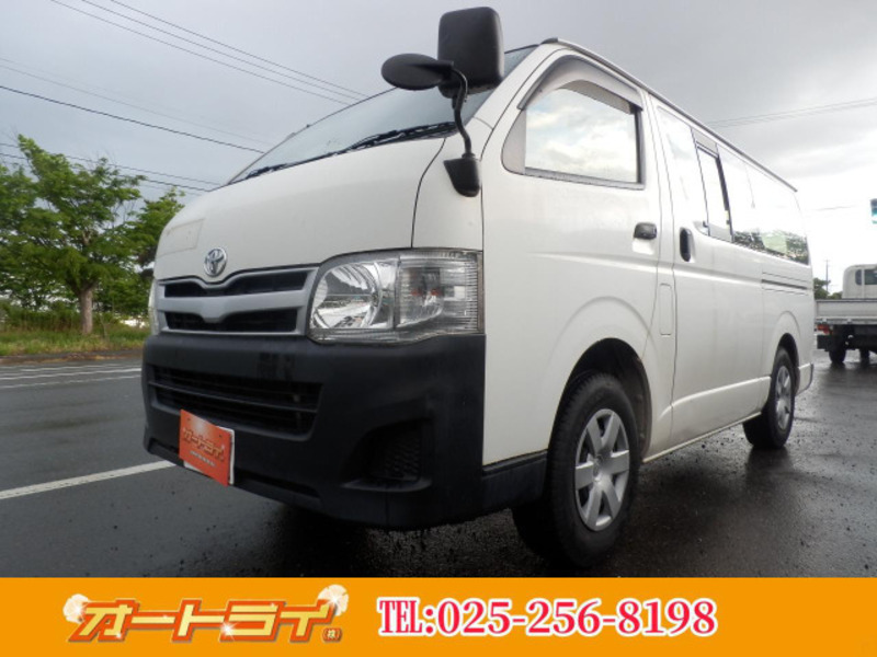 TOYOTA HIACE VAN