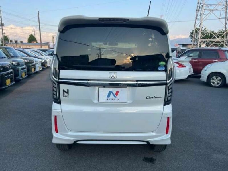 N BOX CUSTOM