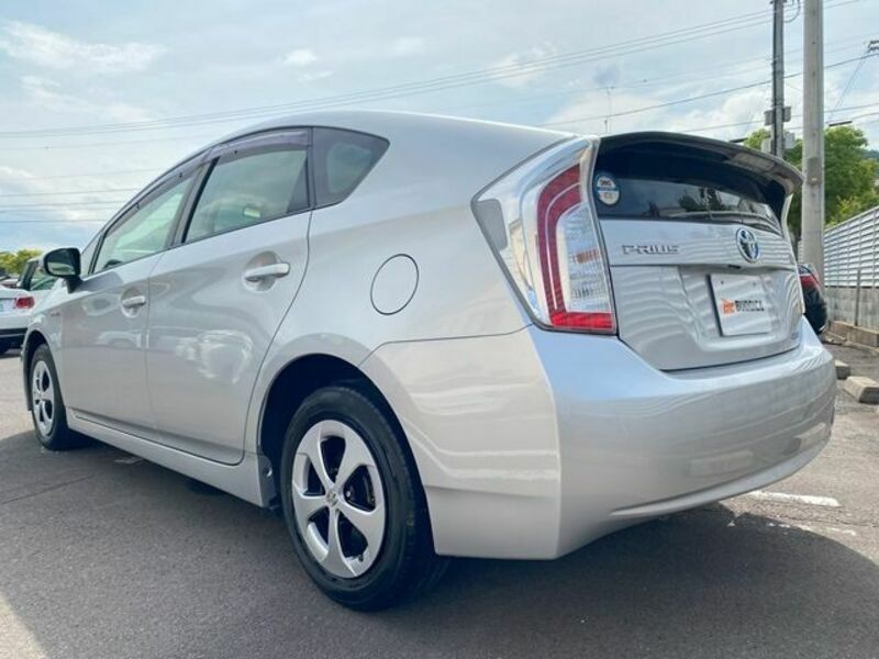 PRIUS-8