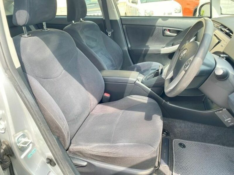 PRIUS-13