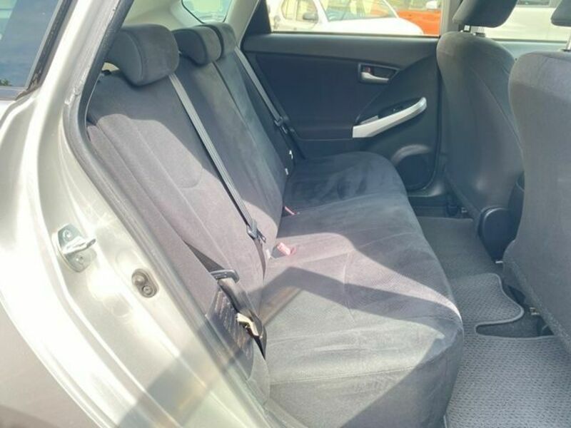 PRIUS-16