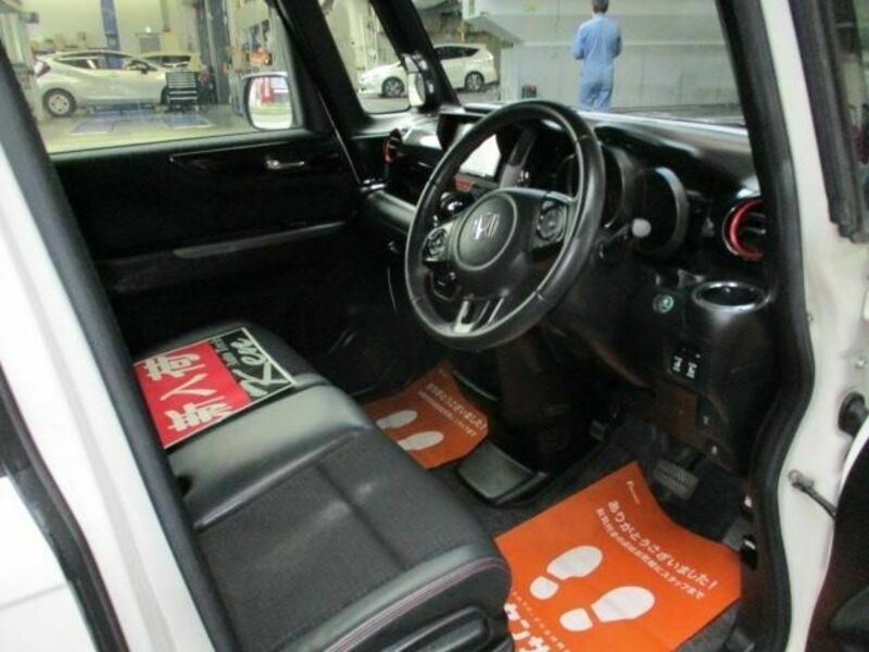 N BOX CUSTOM-1