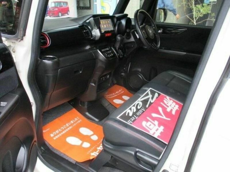 N BOX CUSTOM-11