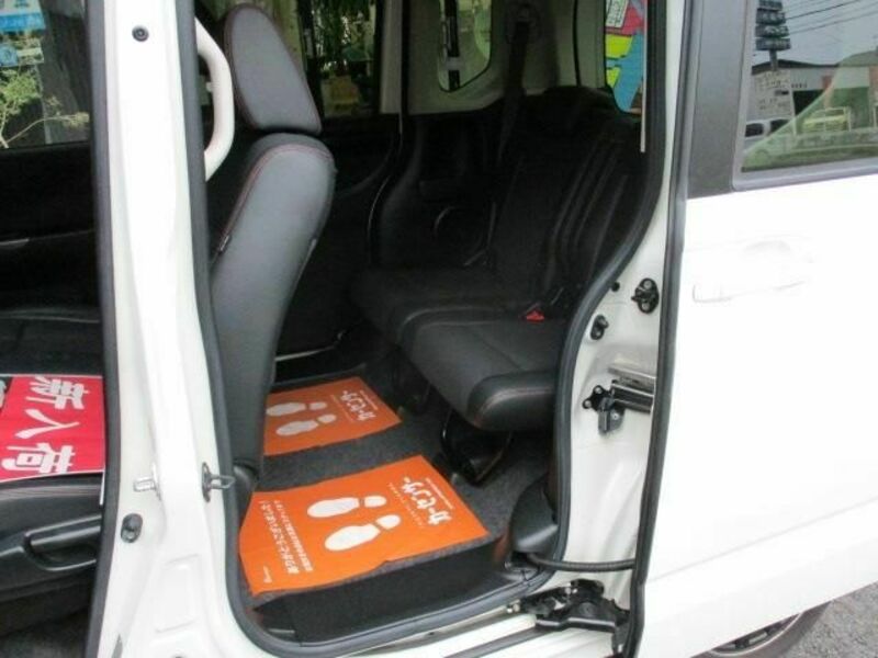 N BOX CUSTOM-12