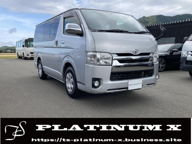 TOYOTA HIACE VAN