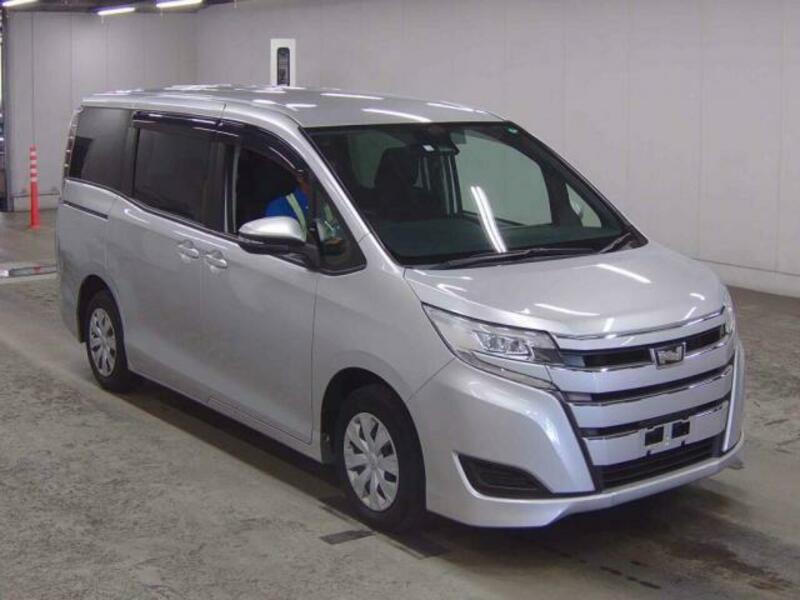TOYOTA　NOAH