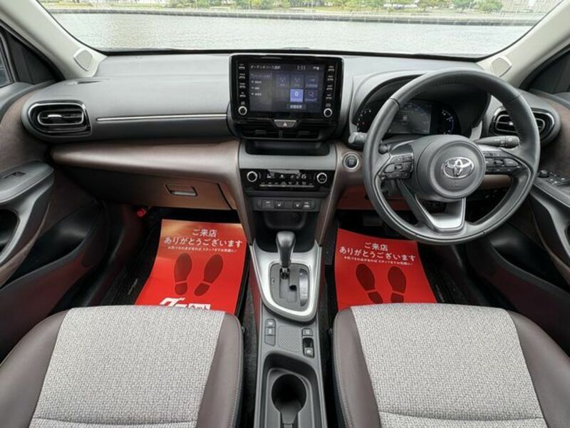 YARIS CROSS-1