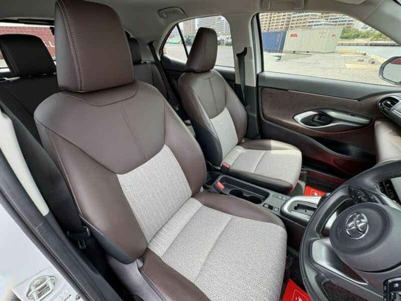 YARIS CROSS-7